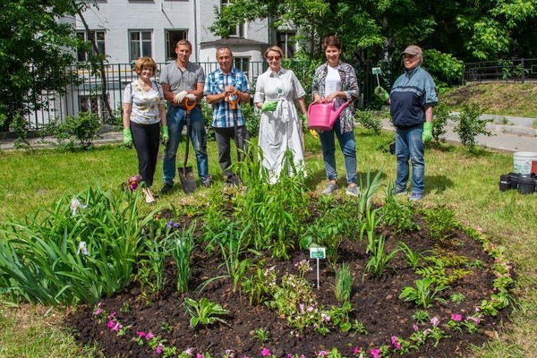 Выбор места и размер клумбы