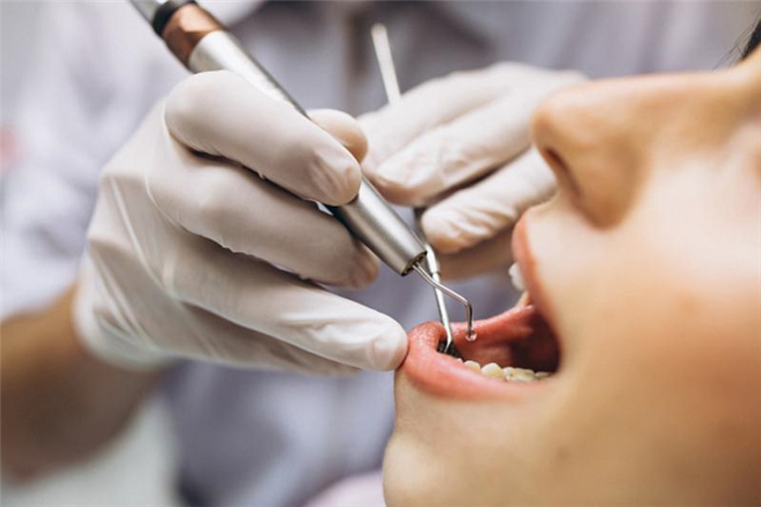 Регистрация на прием к стоматологу по ОМС в Омске