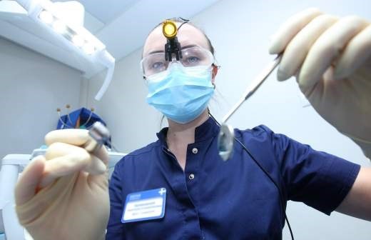 Квалифицированные врачи стоматологи, работающие по полису ОМС